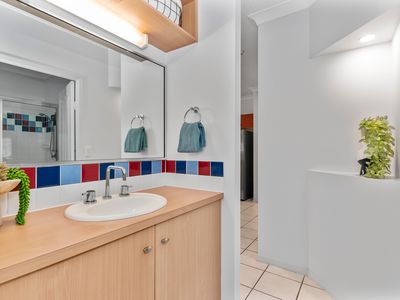 8 Crestbrook Drive, Mount Louisa