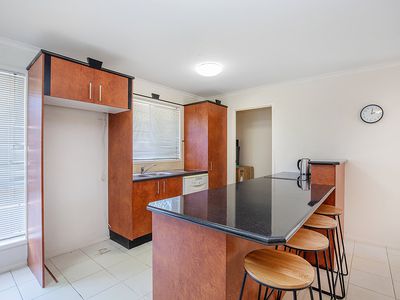 Room 3 / 13  Hentdale Court, Labrador