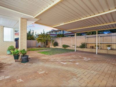 8 Rossiter Way, Winthrop
