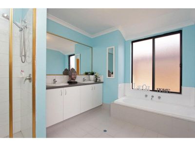 18 Tordera Pathway, Piara Waters