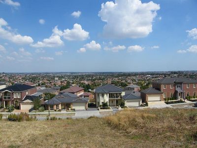 27 Montbrae Circuit, Narre Warren North