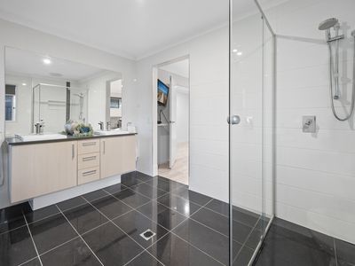 11 Meander Court, Ormeau Hills