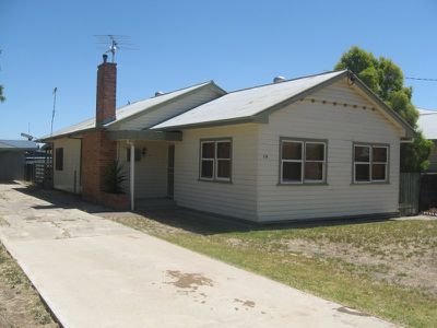 19 Alexander Avenue, Horsham