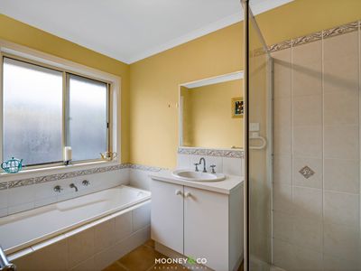 50 May Gibbs Crescent, Lynbrook