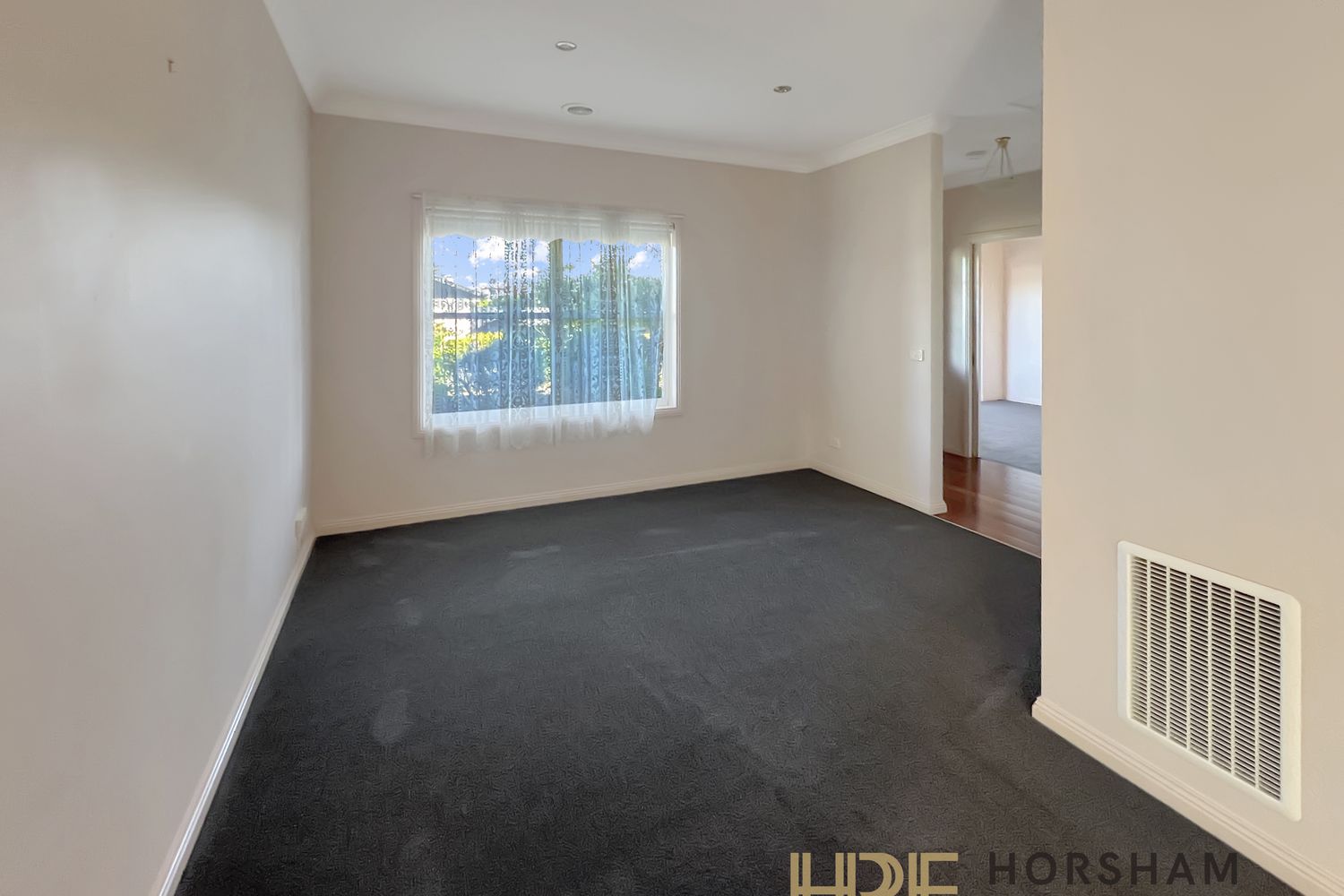 1 / 8 Dougherty Street, Horsham