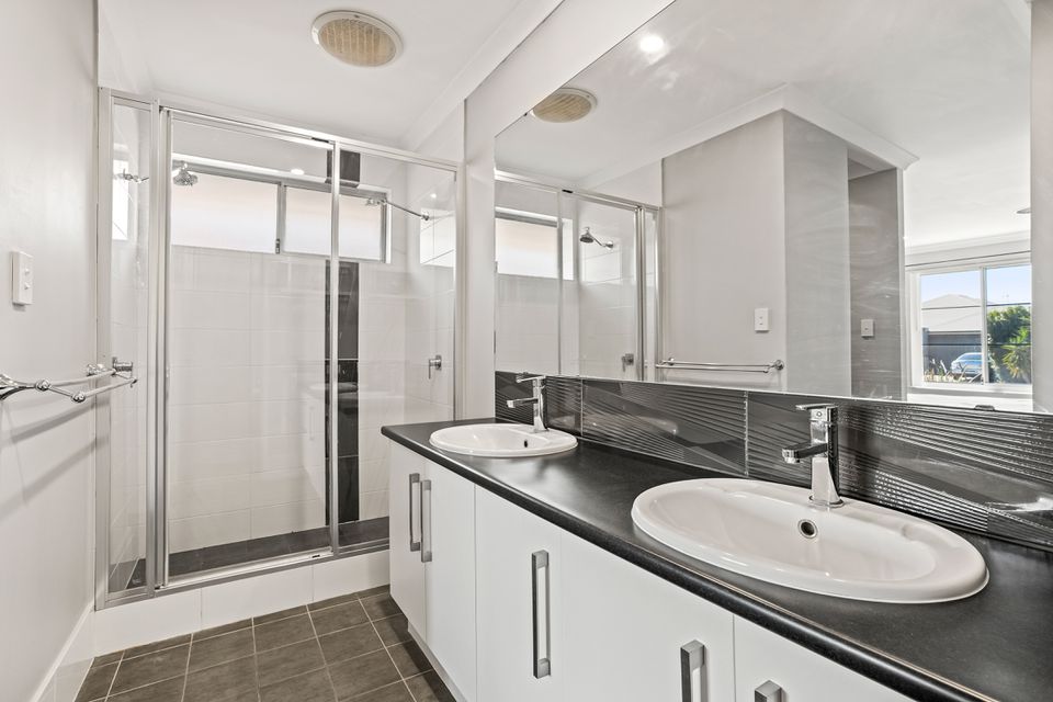 19 Calamocha Way, Piara Waters