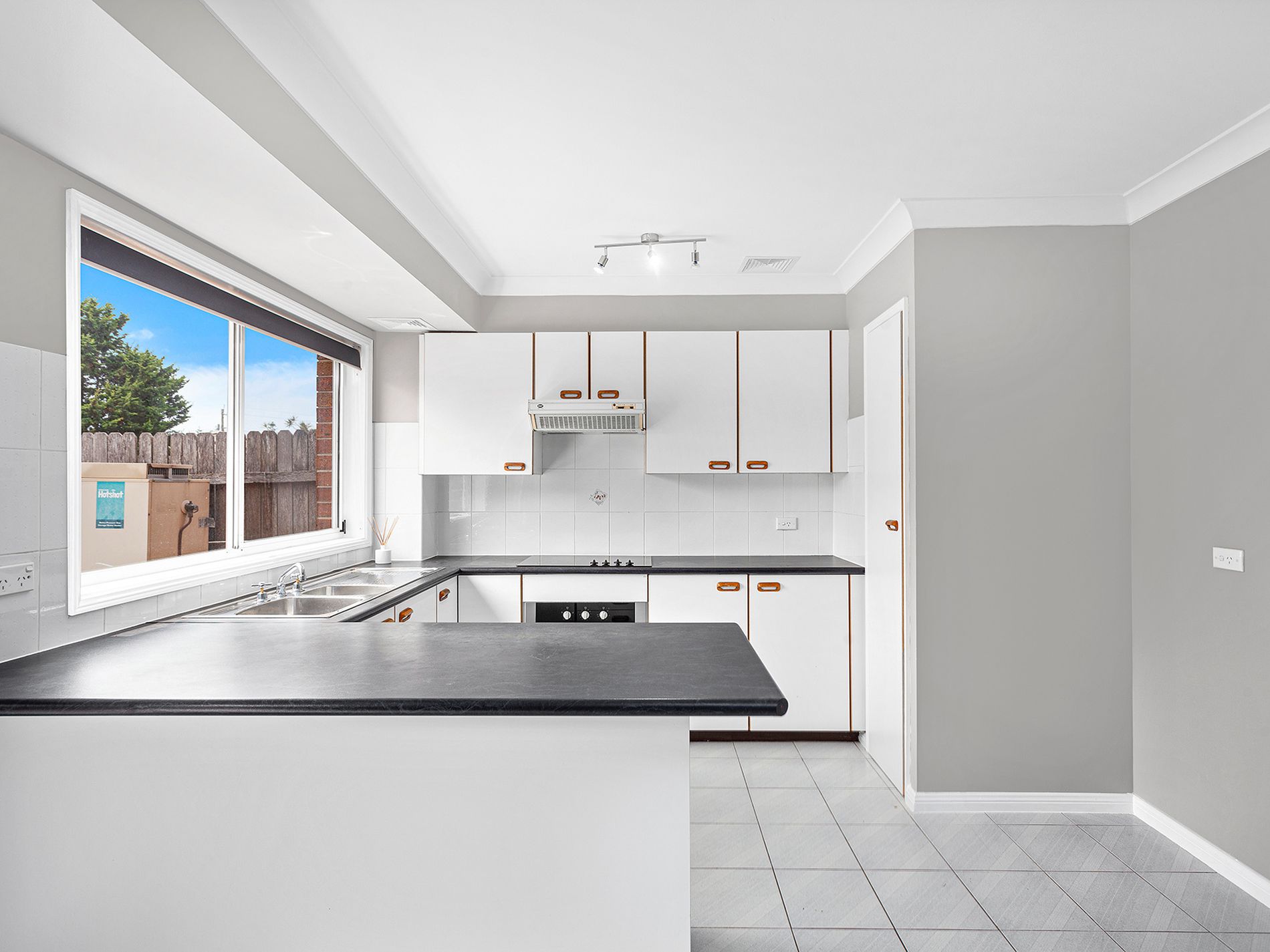 8 / 5 Commerce Drive, Lake Illawarra