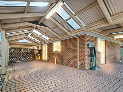 10 Songlark Crescent, Werribee