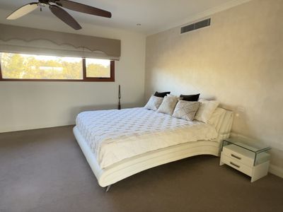 145 Barnes Boulevard, Horsham
