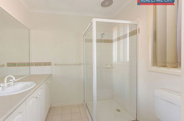 20 The Crest, Attwood