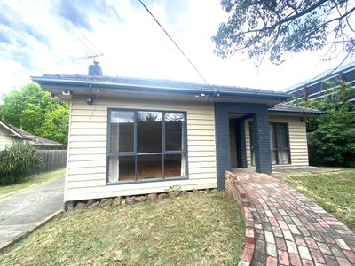 12 Lenola Street, Macleod