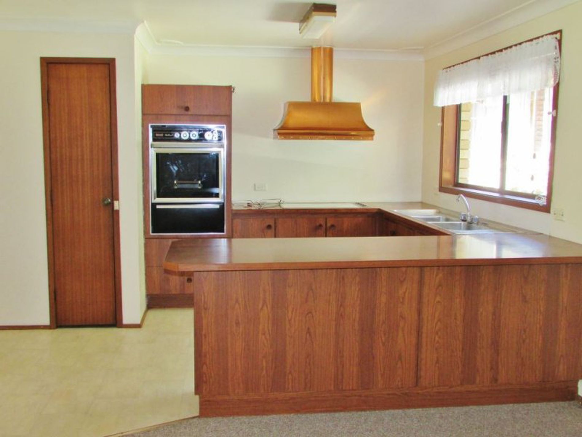 44 Kings Point Drive, Kings Point