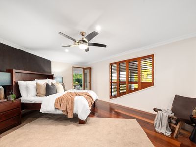 10 Talburpin Esplanade, Redland Bay