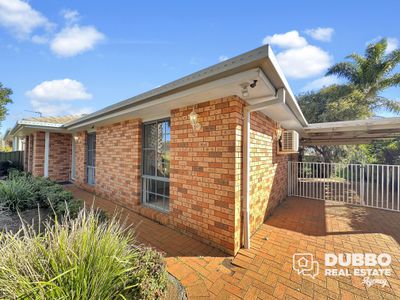 28 John Glenn Place, Dubbo