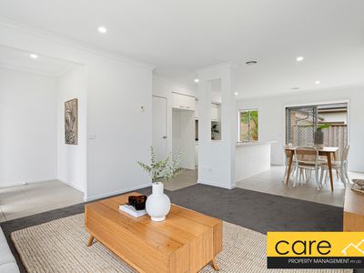 25 O'Meara Cres, Cranbourne East