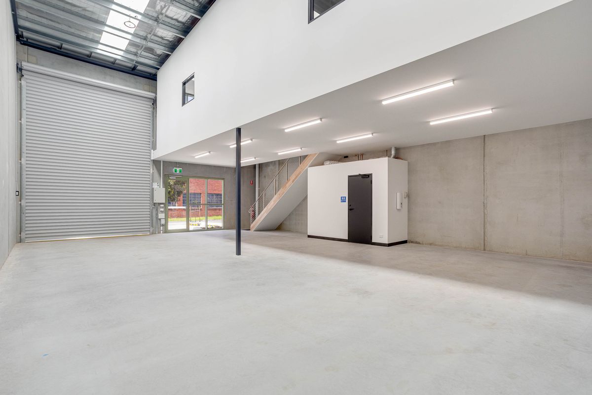 8 & 17 / 144 Hall Street, Spotswood
