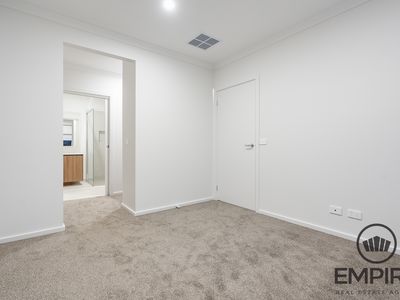 6 Khaki Street, Clyde