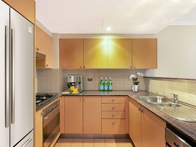 1101 / 1 Hosking Place, Sydney