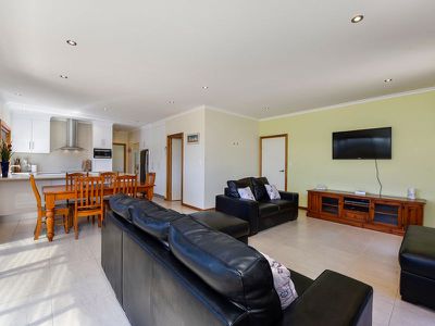 1 / 36 Railway Tce, Beachport