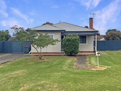 2 Bathurst Street , Forbes
