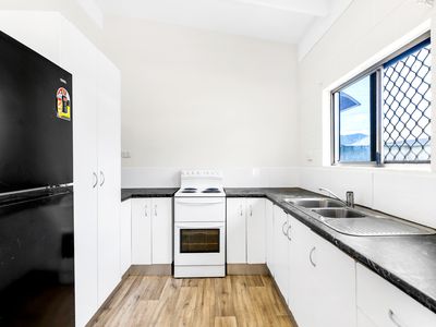 60 Hollywood Boulevard, White Rock