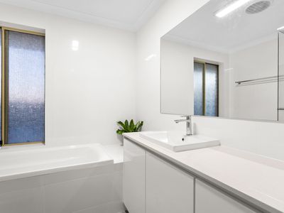 4 Parker Place, Winthrop