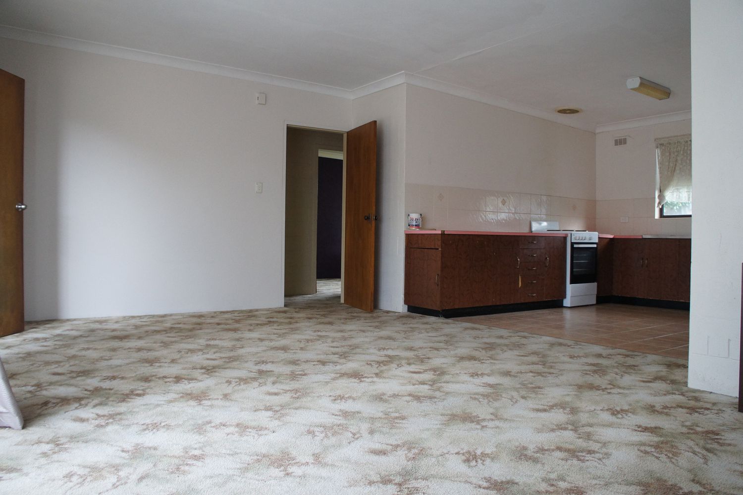 2 / 5 Schwarz Avenue, Horsham