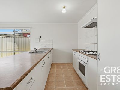 12 Menindee Terrace, Narre Warren South