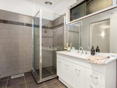 6 Robyn Court, Rye