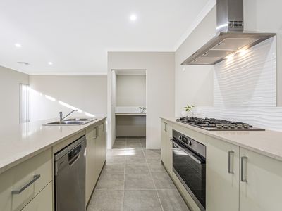 24 Longitude Road, Port Kennedy