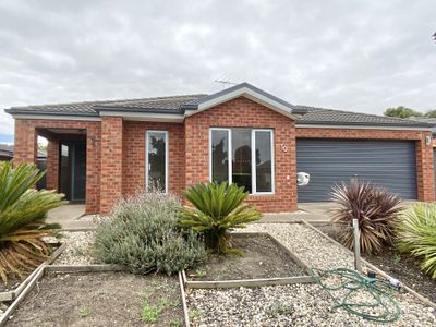 10 Burrendong Street, Manor Lakes