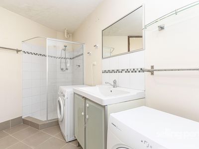 111b / 19 Herdsman Parade, Wembley