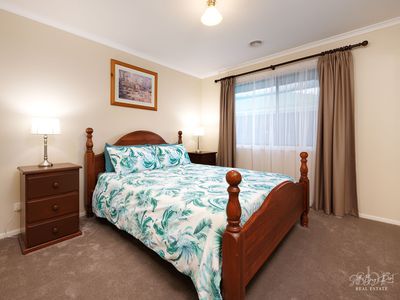 4 FIRESTONE WAY, Wodonga
