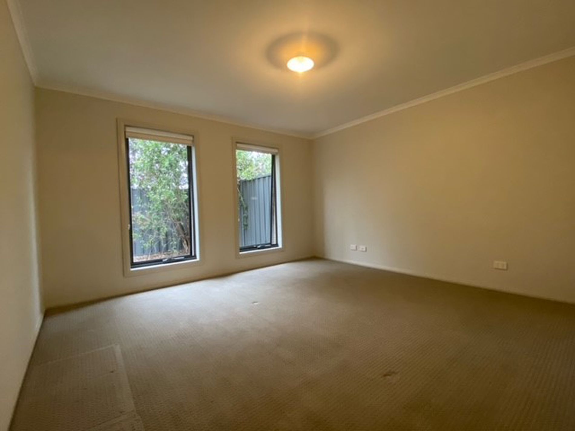 1 / 25 Deutgam Street, Werribee