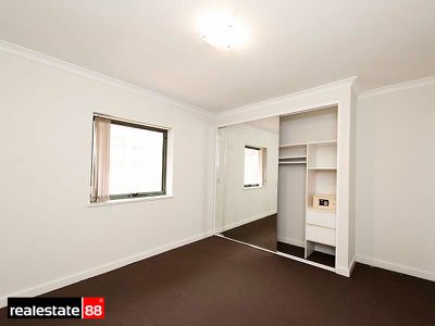 17 / 110 Mounts Bay Road, Perth