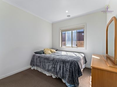 25 Kangaroo Crescent, Aintree