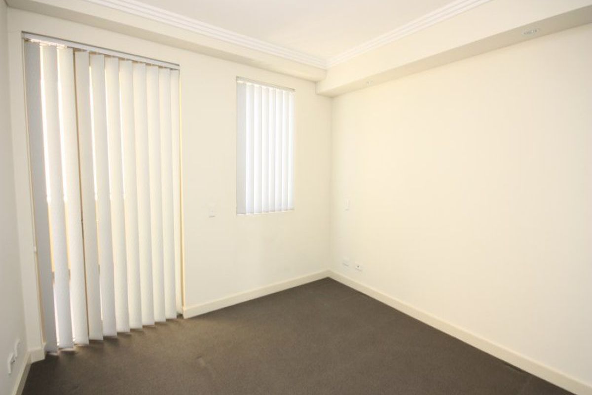 4  Stromboli Strait , Wentworth Point