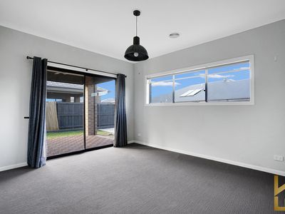 17 Rondo Drive, Manor Lakes