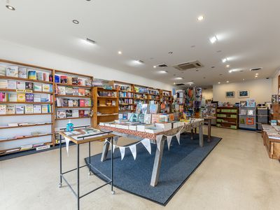 Books & Gallery 