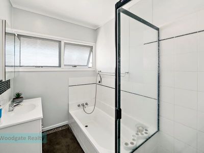 2 Wollemi Cl, Woodgate