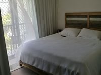 10 Grand Pde  , Kawana Island