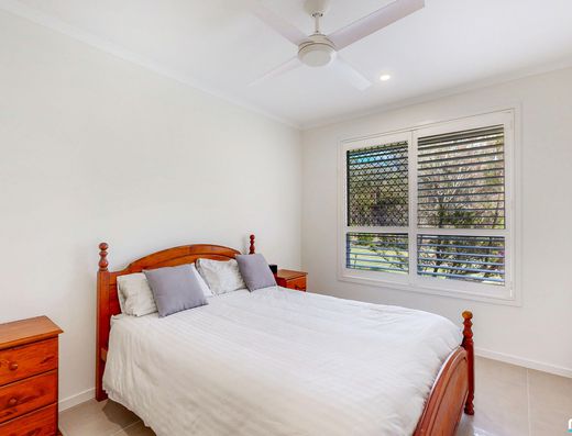 Small Acreage - Large Modern Home - Desirable Location image 12