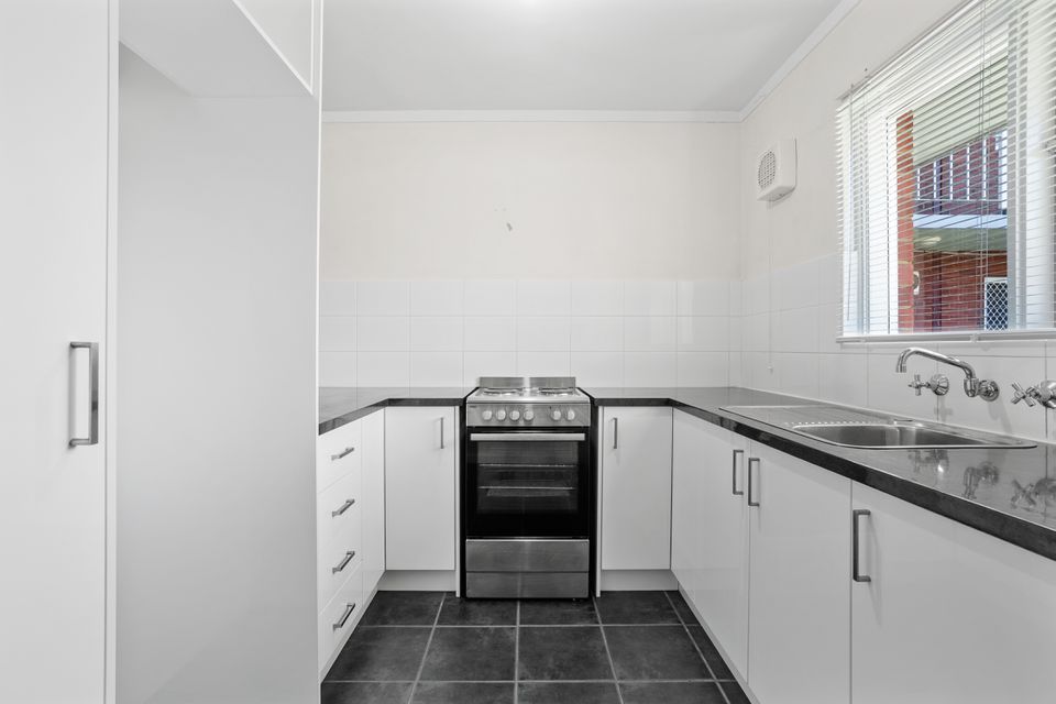 2 / 15 Corvus Place, Rockingham