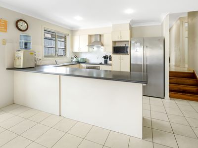 2 Crystal Court, Upper Coomera