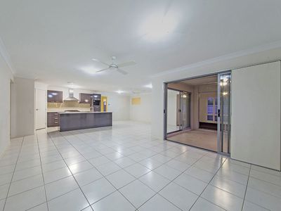 24 Foxwood Cct, Wakerley