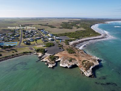 1 SAUNDERS ROAD, Blackfellows Caves