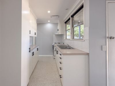 10 Harrison Crescent, Swan Hill
