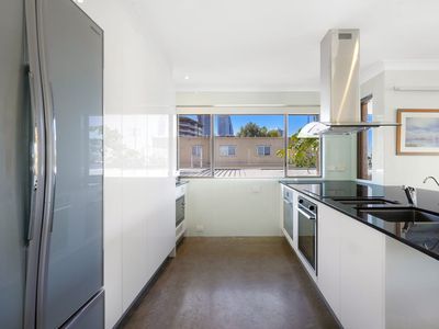 2 / 239 Stanhill Drive, Surfers Paradise