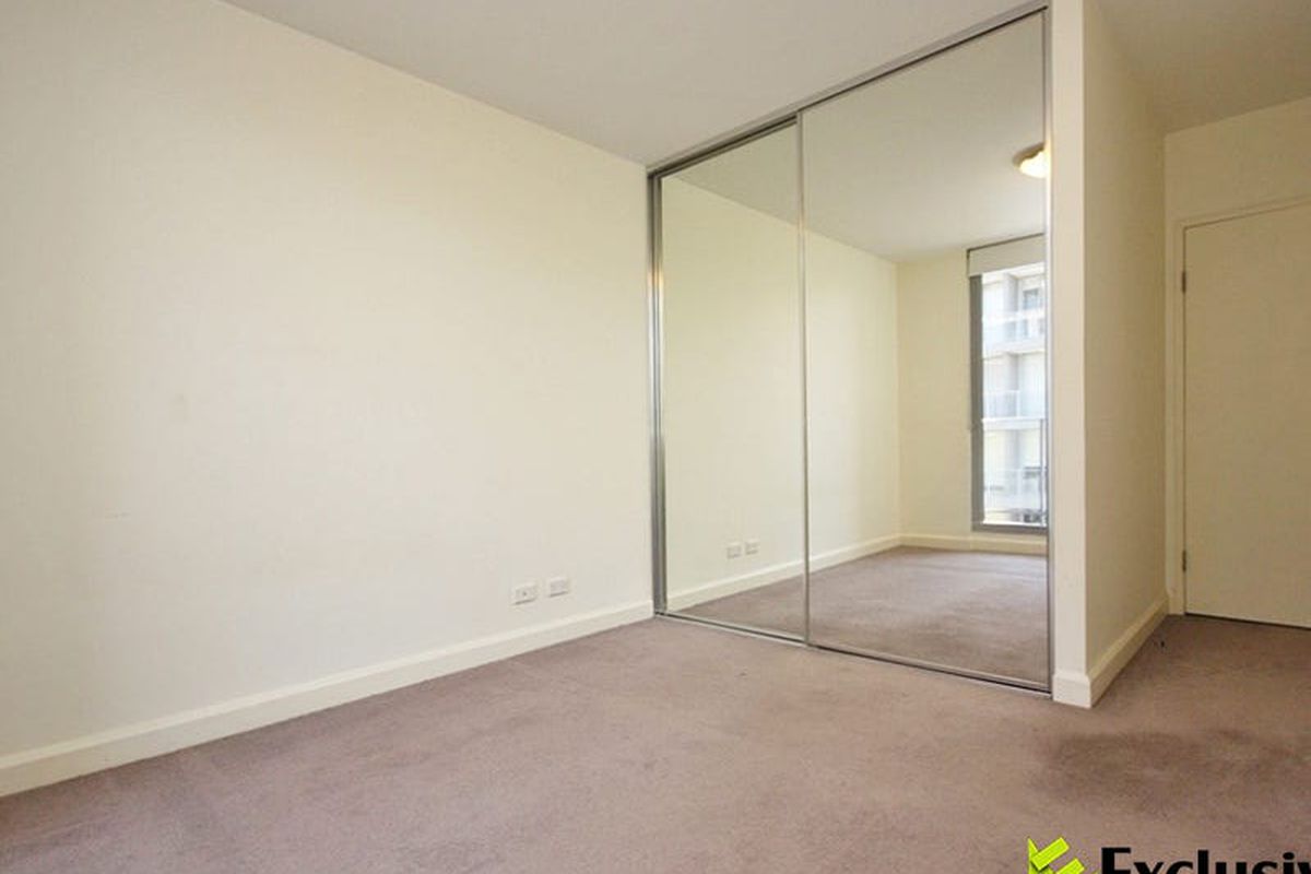 402 / 26 Rider Boulevard, Rhodes