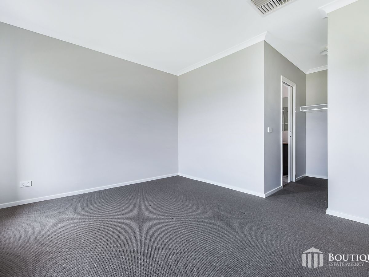 73 Rossiter Retreat, Cranbourne North